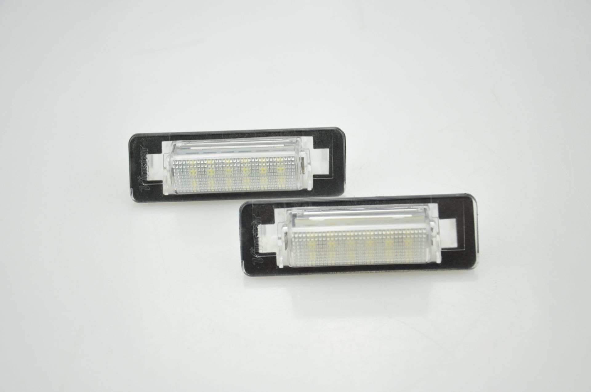 products/788/mercedes svetla tablice c klasa.jpg - LED SIJALICE ZA OSVETLJENJE TABLICE - MERCEDES 030209 - Xenon Svetla Beograd